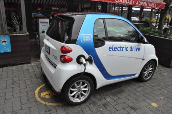 Carro elétrico nas ruas de Vancouver, no Canadá